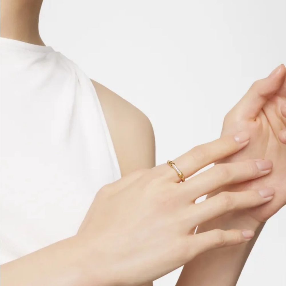 David Yurman Petite Helena Wrap Band Ring, 4mm 18k Gold and Diamonds - Picture 4 of 5